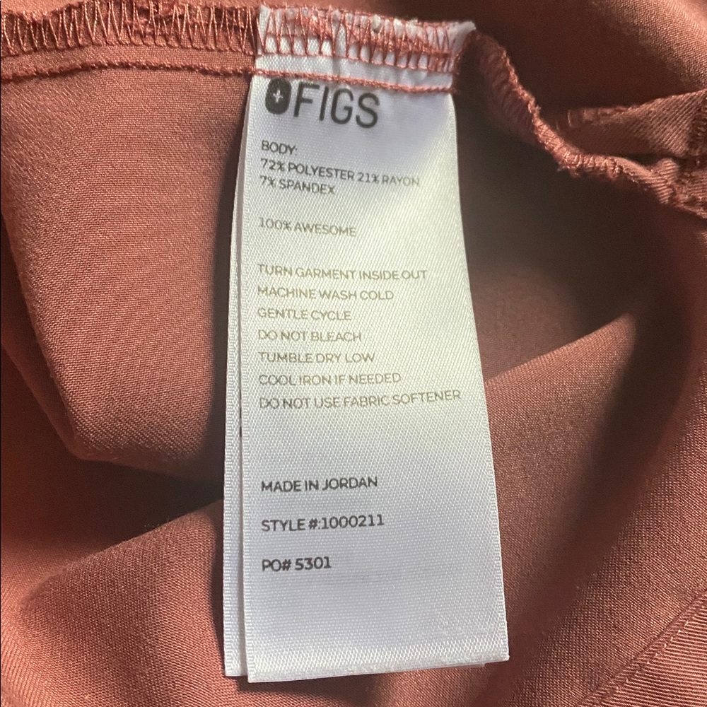FIGS Scrubs Women’s Size XL Mauve V-Neck Top Style 1000211 Pre-Owned - Picture 4 of 4